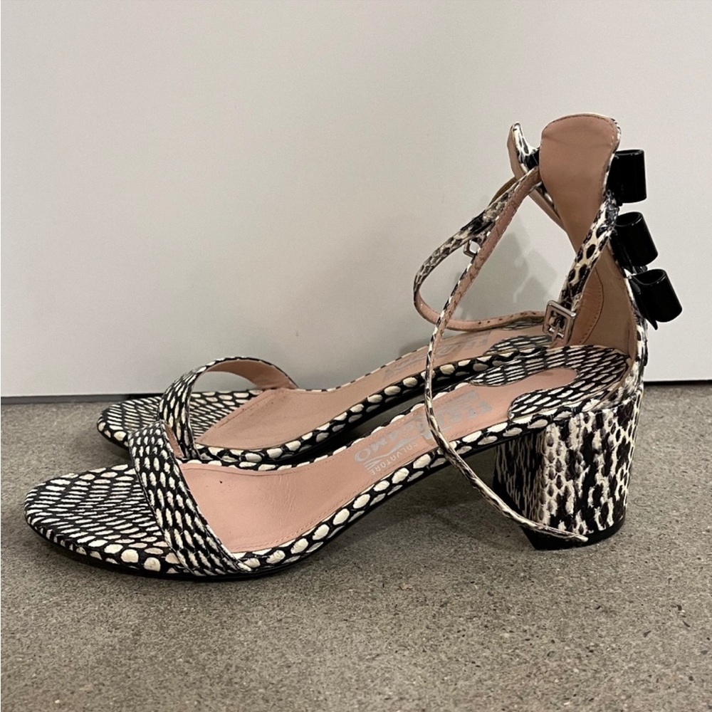 SALVATORE FERRAGAMO Connie Mid-Block-Heel Bows Ankle Strap Sandals size 7 - Picture 4 of 6